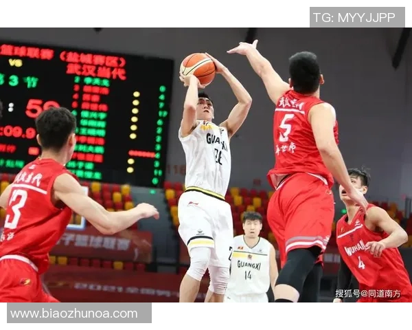 广西威壮迎战武汉当代全力争胜展现足球魅力与激情对决 广西威壮迎战武汉当代全力争胜展现足球魅力与激情对决